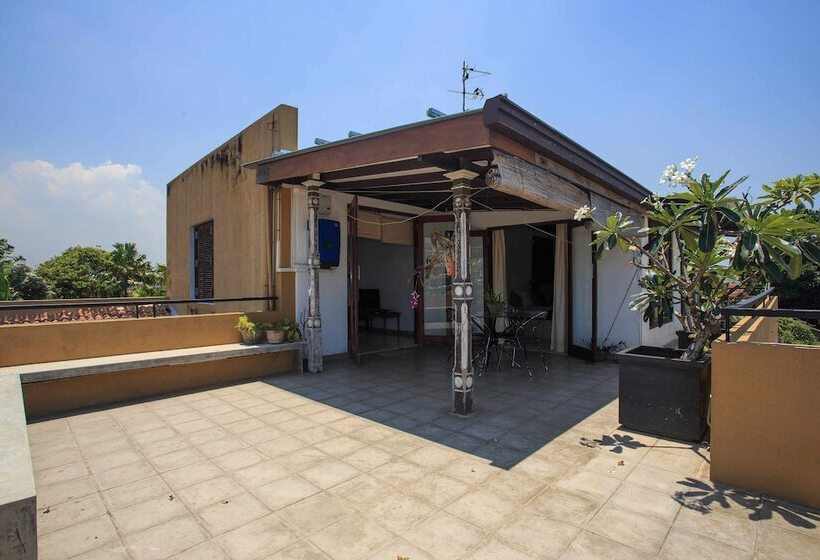 تختخواب و صبحانه Colpetty House