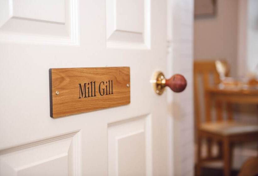 مبيت وإفطار Milton House Studio Apartment Suites