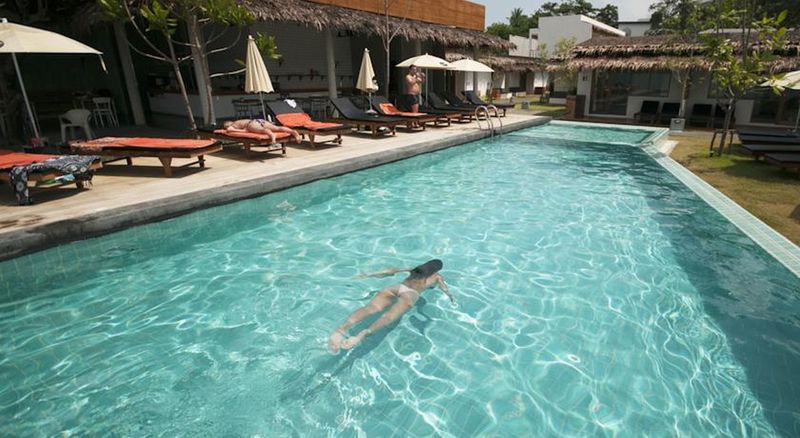 Escape Beach Resort   New Look Renovated