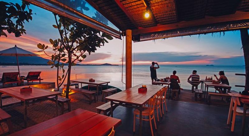 Escape Beach Resort   New Look Renovated