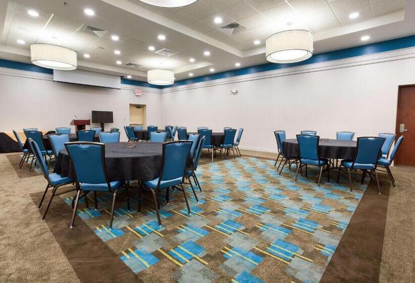 هتل Drury Inn & Suites Grand Rapids