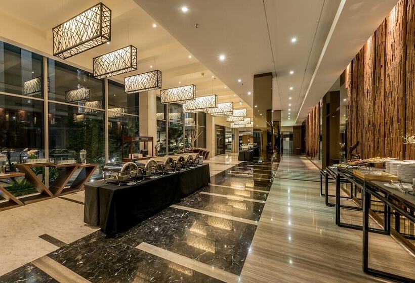Отель Holiday Inn Cikarang Jababeka, An Ihg