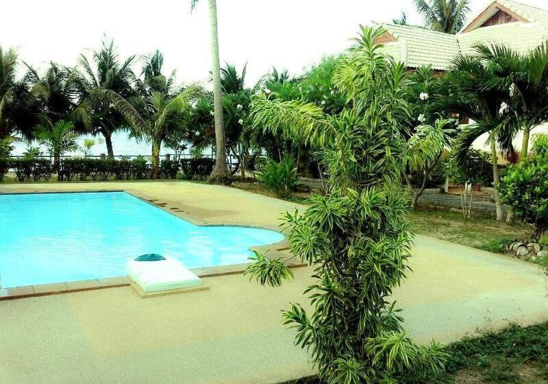 هتل Krisada Beach Resort