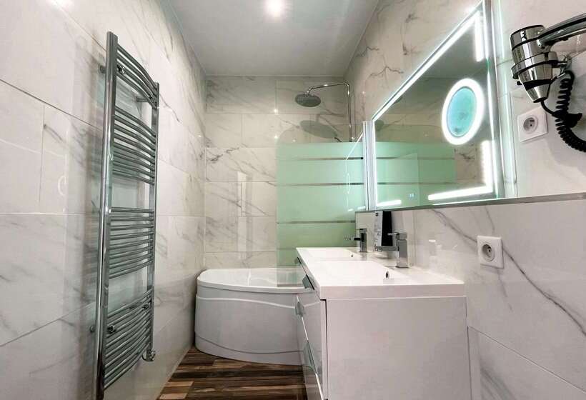 هتل Kyriad Marseille Blancarde Timone
