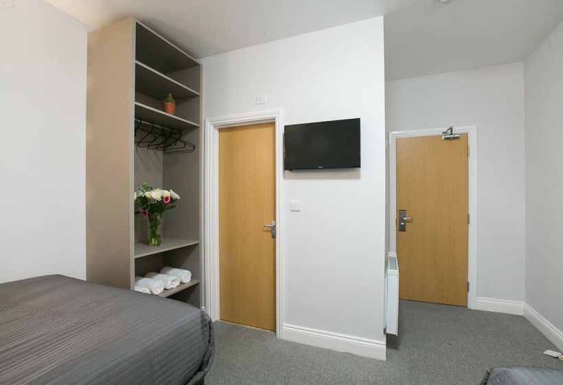 Отель Townhouse 16 Ilford Hill