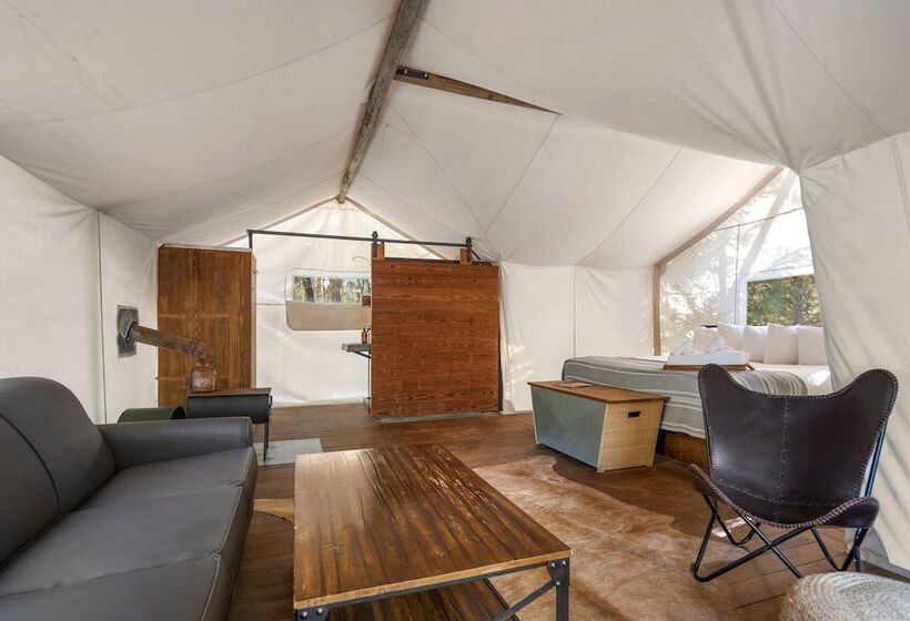 Отель Under Canvas Glacier