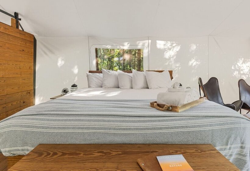 فندق Under Canvas Glacier