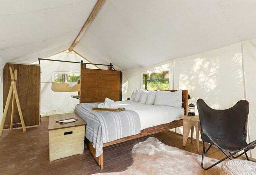 فندق Under Canvas Glacier