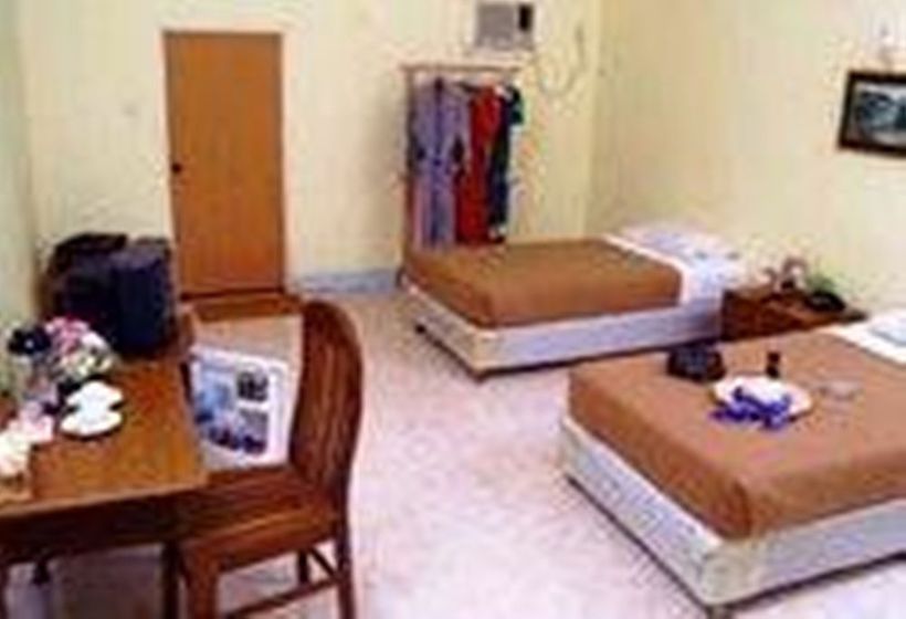 هتل Yuzana Resort Ngwe Saung Beach