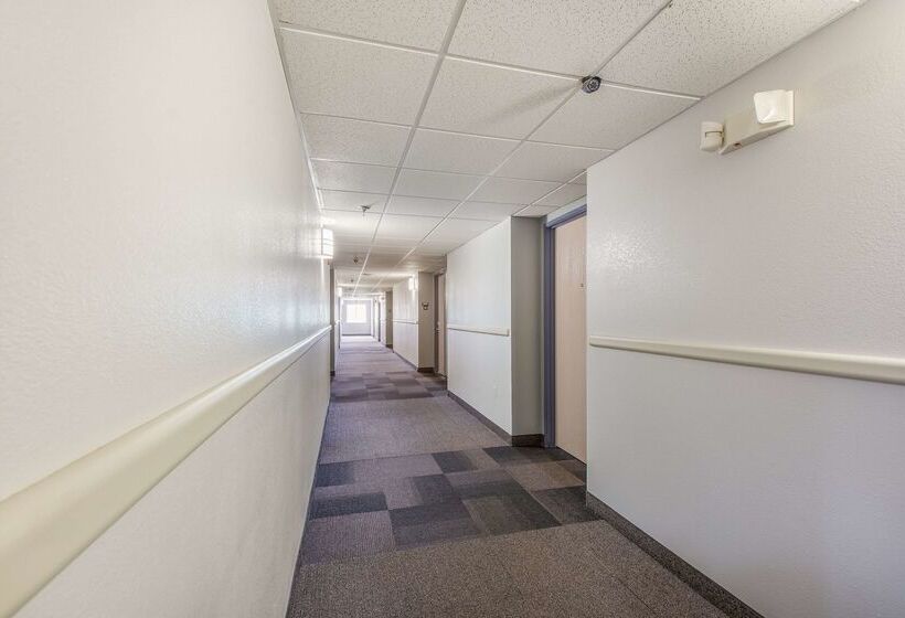 מוטל Americas Best Value Inn Knoxville East