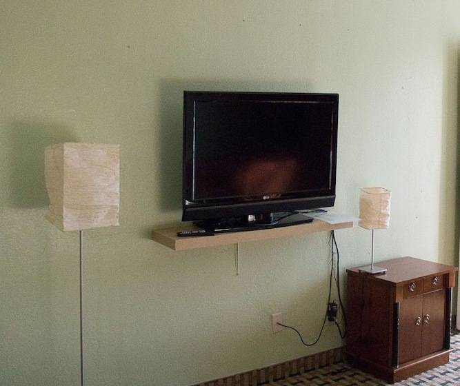 فندق على الطريق Cocomo Inn And Suites