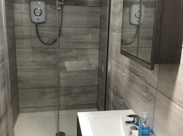 بنسيون Stifford Clays Farm