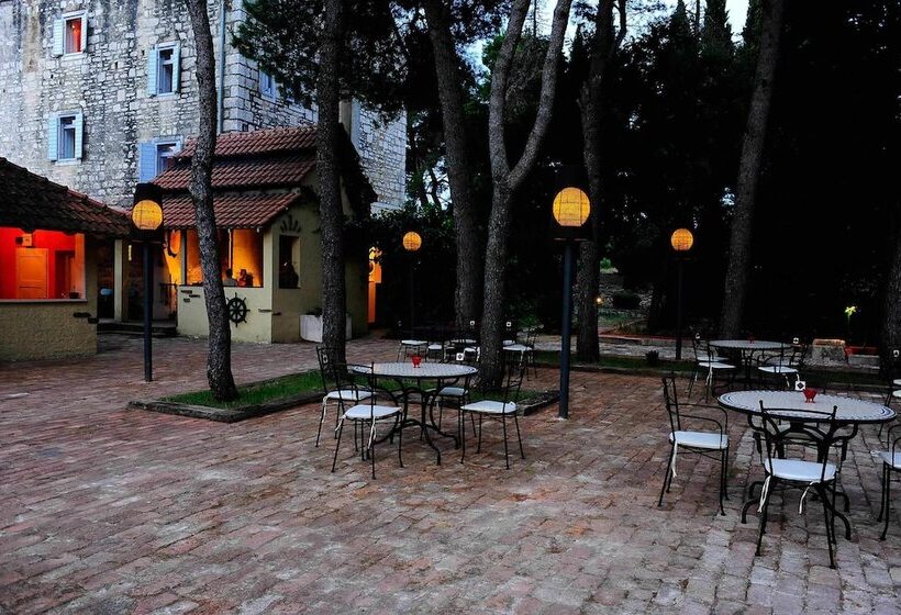 پانسیون Villa Skula