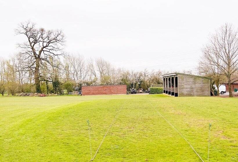 پانسیون Whitley Coach House