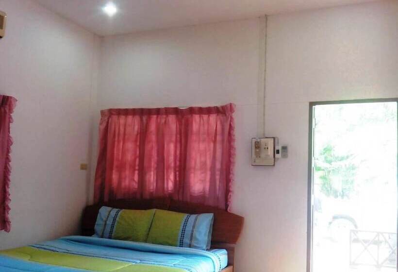 استراحتگاه Baan Rim Lay Lipa Noi