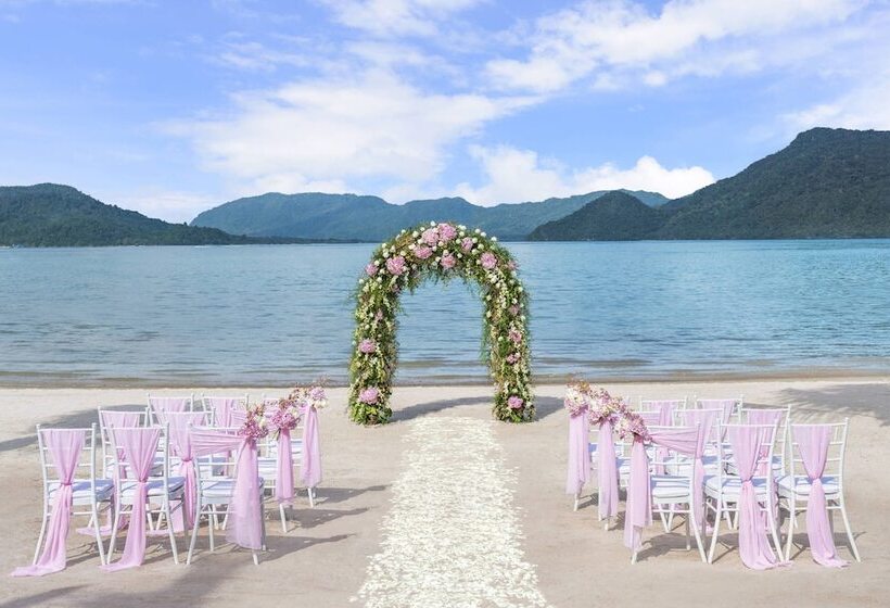 استراحتگاه The St. Regis Langkawi