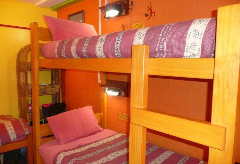 هاستل Global Village Travellers Lodge