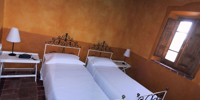 Отель Agriturismo Podere Pratovecchio
