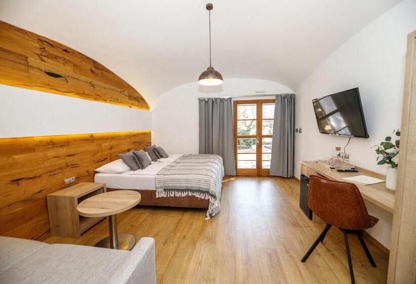 ホテル Dvůr Pecínov