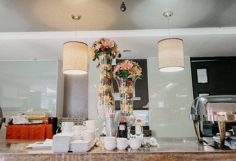 فندق East Asia Royale