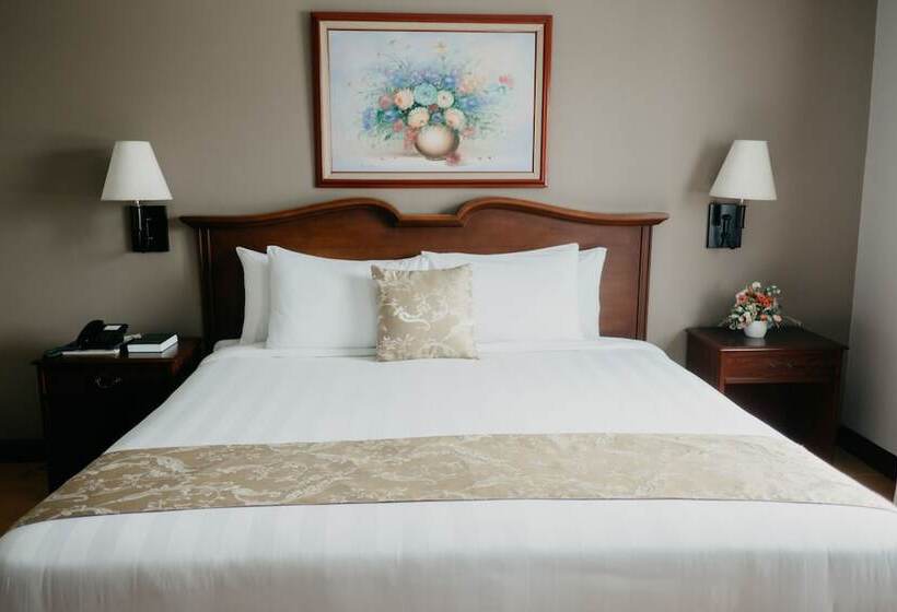 فندق East Asia Royale