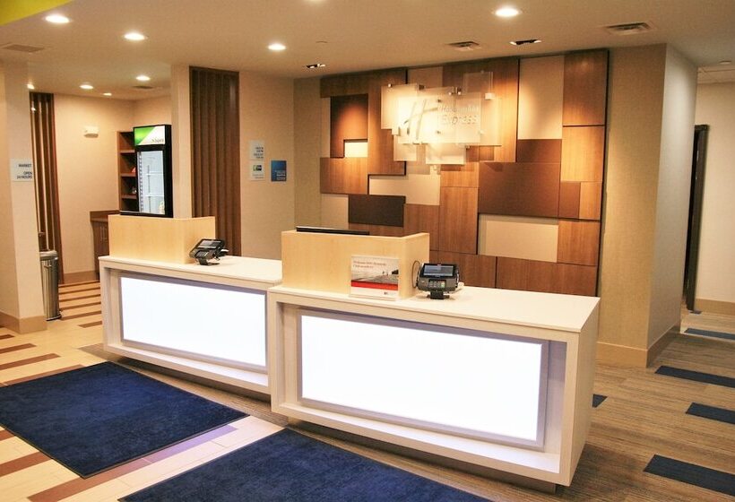 ホテル Holiday Inn Express & Suites Clarion, An Ihg
