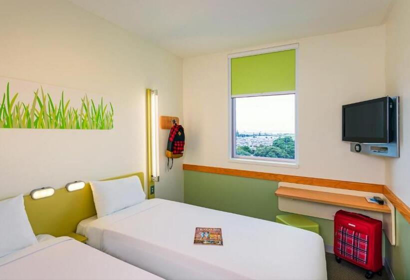 هتل Ibis Budget Courbevoie Paris La Défense