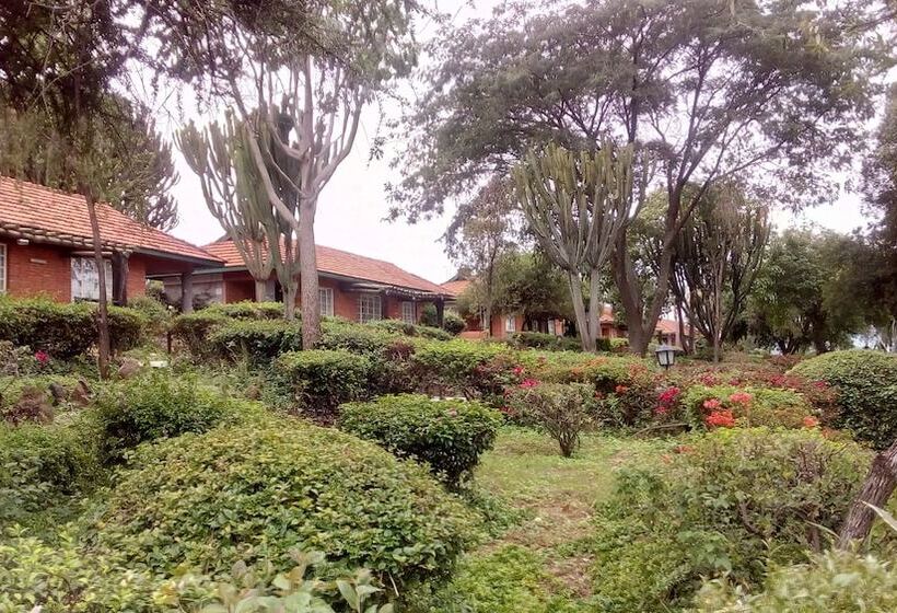 هتل Jacaranda Lake Elementaita Lodge