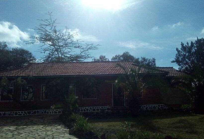 هتل Jacaranda Lake Elementaita Lodge