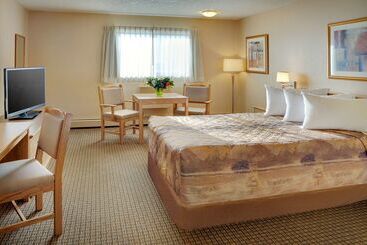 هتل Nova Inn Kindersley