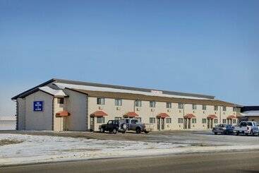 هتل Nova Inn Kindersley