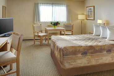 هتل Nova Inn Kindersley