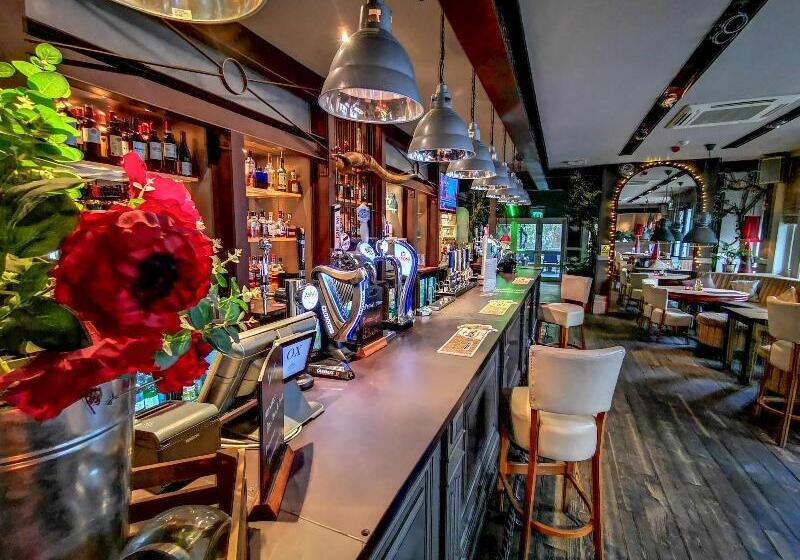 Ox Hotel, Bar, & Grill