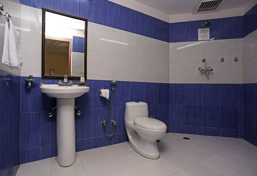 Fotos del hotel Oyo Rooms Raja Park Lbs College:  5