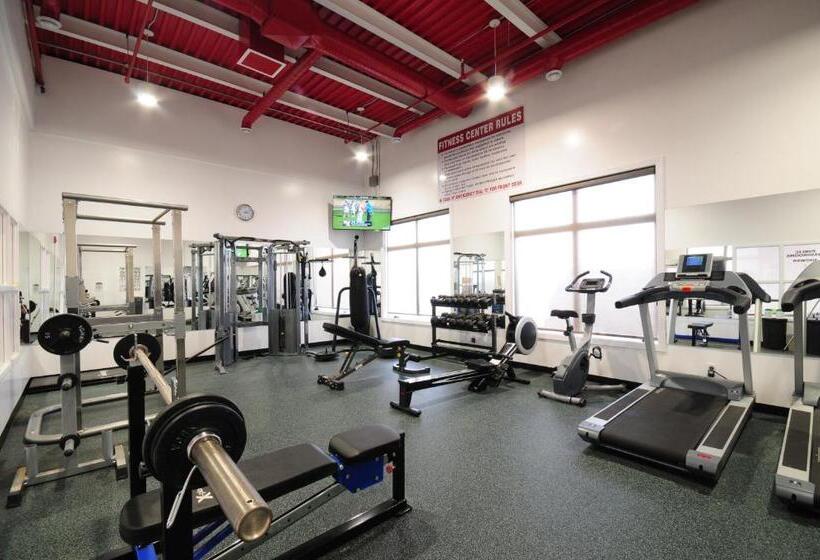בית מלון כפרי Ramada By Wyndham Emerald Park/regina East
