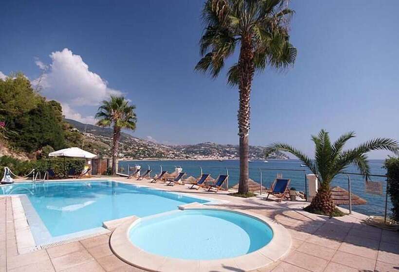 هتل Residence Baia La Ruota