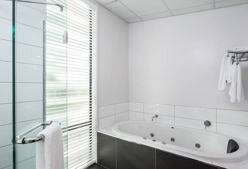 מוטל One88 On Commerce