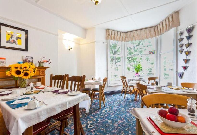 پانسیون Lyndhurst Guest House