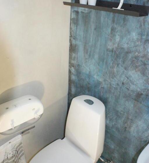 Hostel Private Rooms With Ensuite Toilet Shower