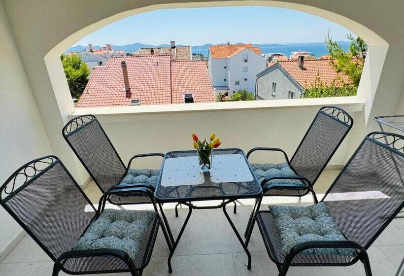 Apartments & Rooms Petra