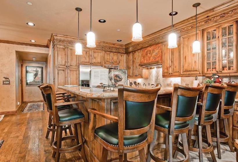 202 Highlands Slopeside