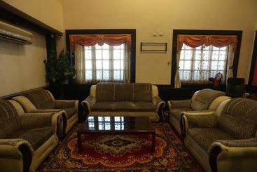 مسافرخانه Royal Sathyam