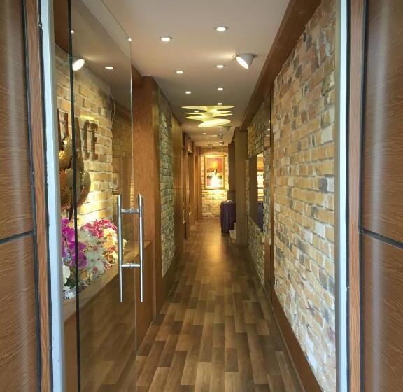 Fotos del hotel A Palace Suites:  54