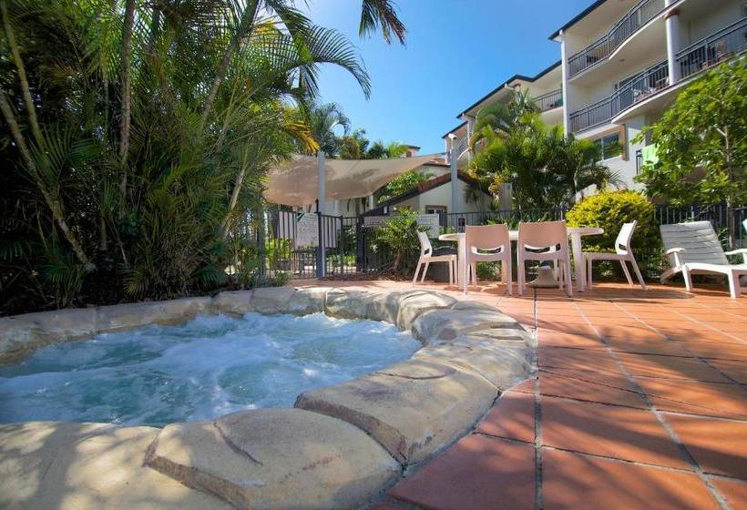 هتل Blue Water Bay Villas