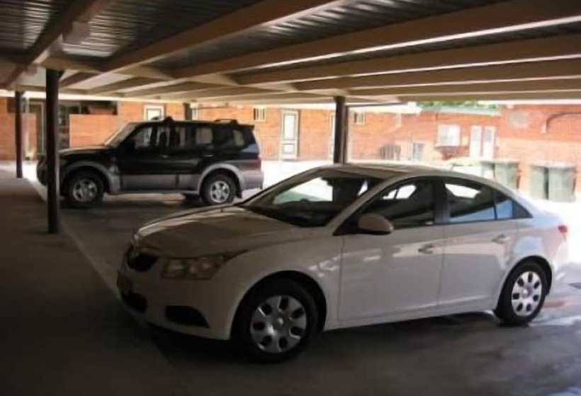 Отель Gundagai Gabriel Motor Inn