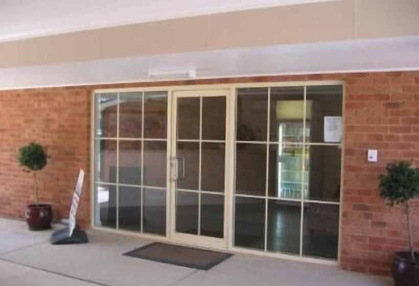 Отель Gundagai Gabriel Motor Inn