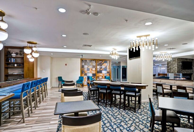 فندق Homewood Suites By Hilton Boston Brooklinelongwood Medical