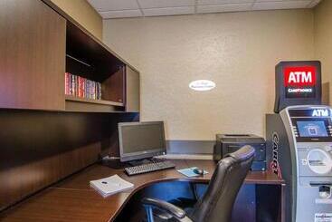 هتل Kindersley All Suites