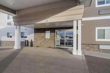 هتل Kindersley All Suites