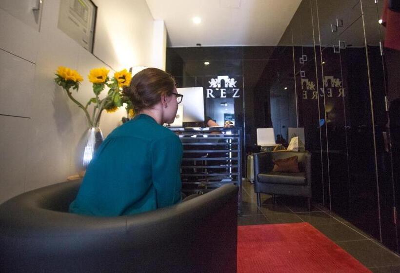 Fotos del hotel Room Home Stay:  14